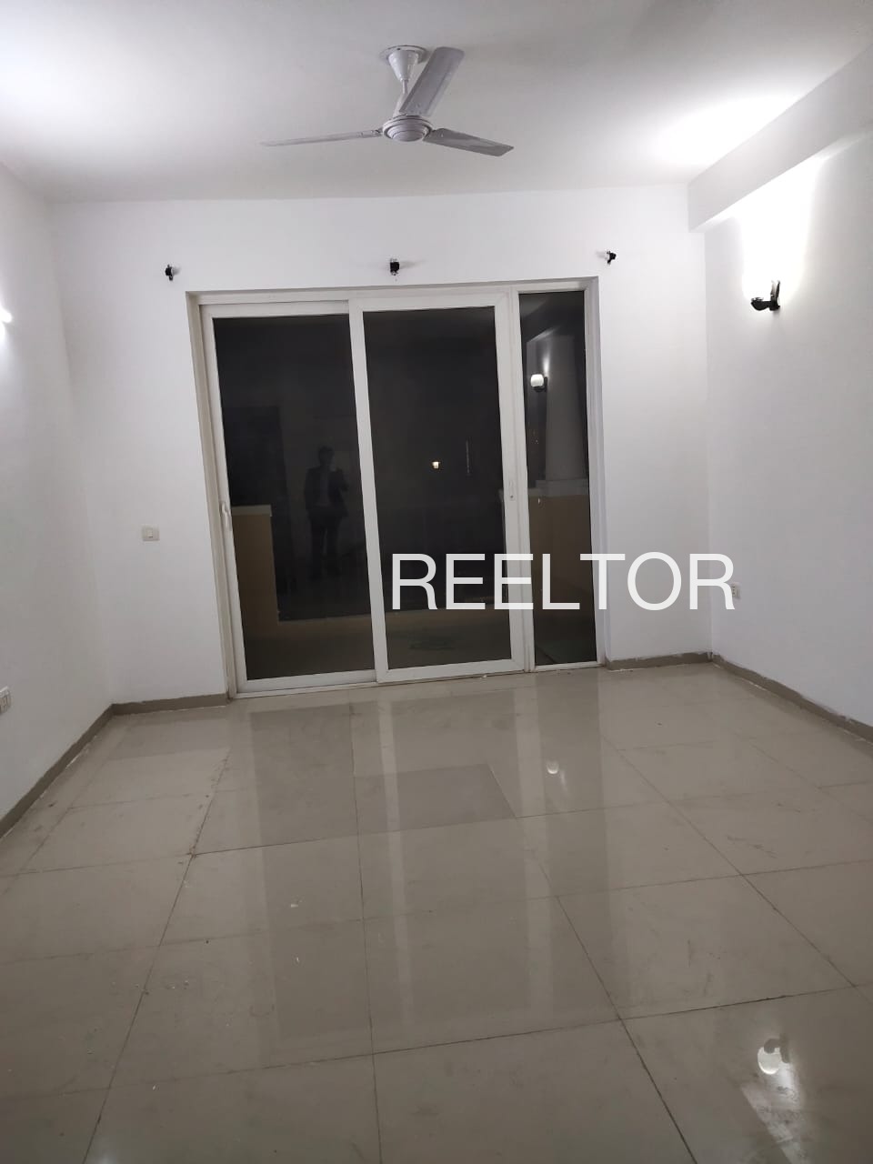 Shop For Rent In Sagra Huzur