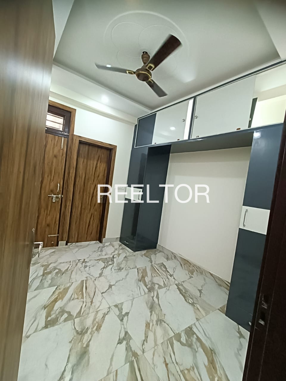 Shop For Rent In Sanchai Bina