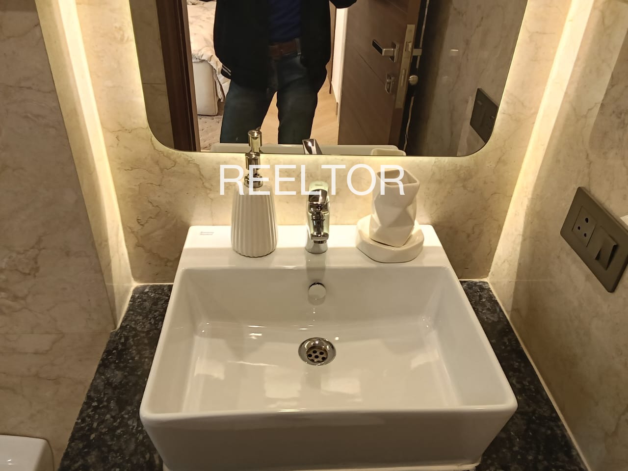 Shop For Rent In Dengasarigi Gudari