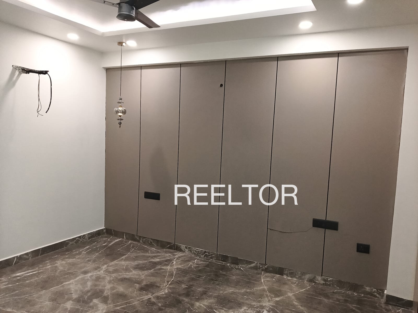 Shop For Sale In Shedgewadi Man