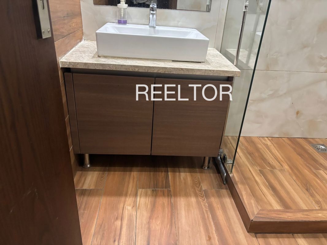 Shop For Sale In 14 Jsn Nohar