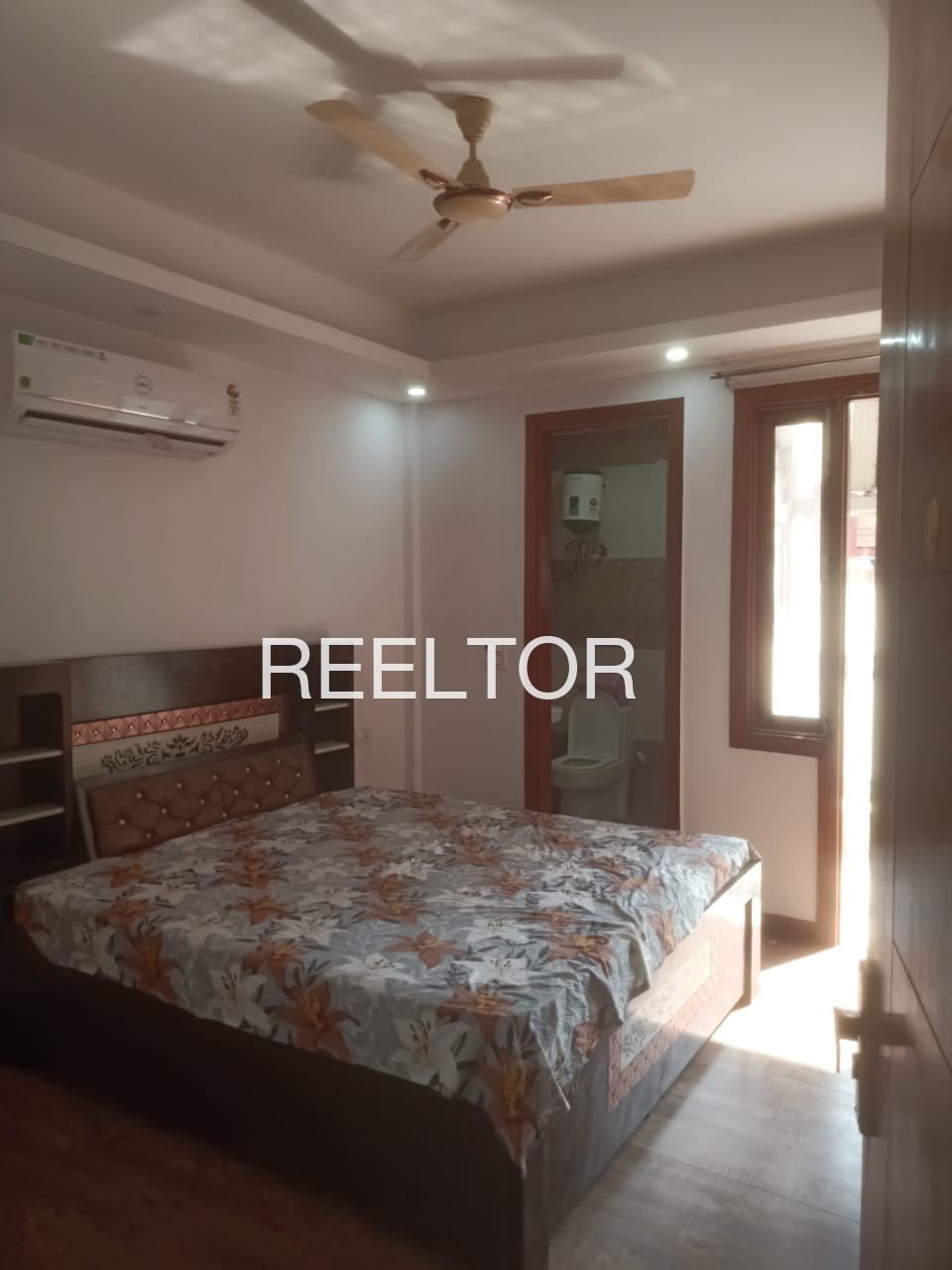 Shop For Sale In Jaklni Pratapnagar