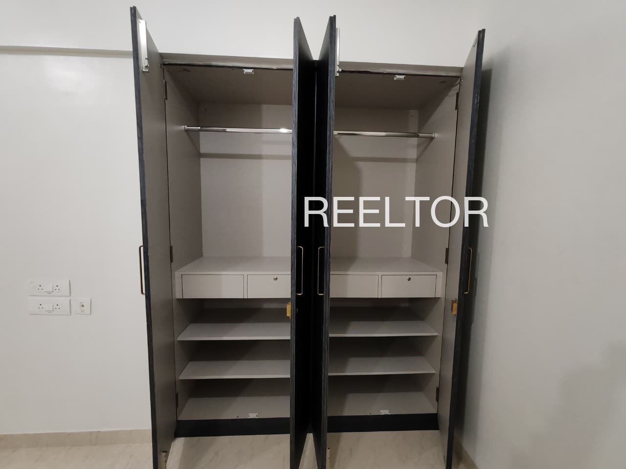 Shop For Sale In Daunapur Parli