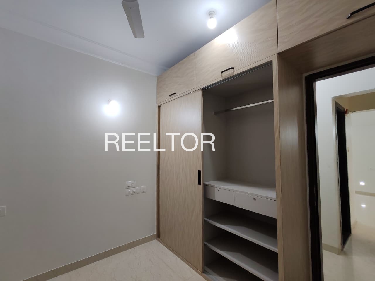 Shop For Sale In Bawarauda Guna