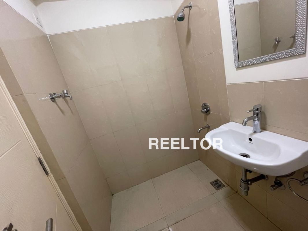 Flat For Sale In Larkipora Dooru