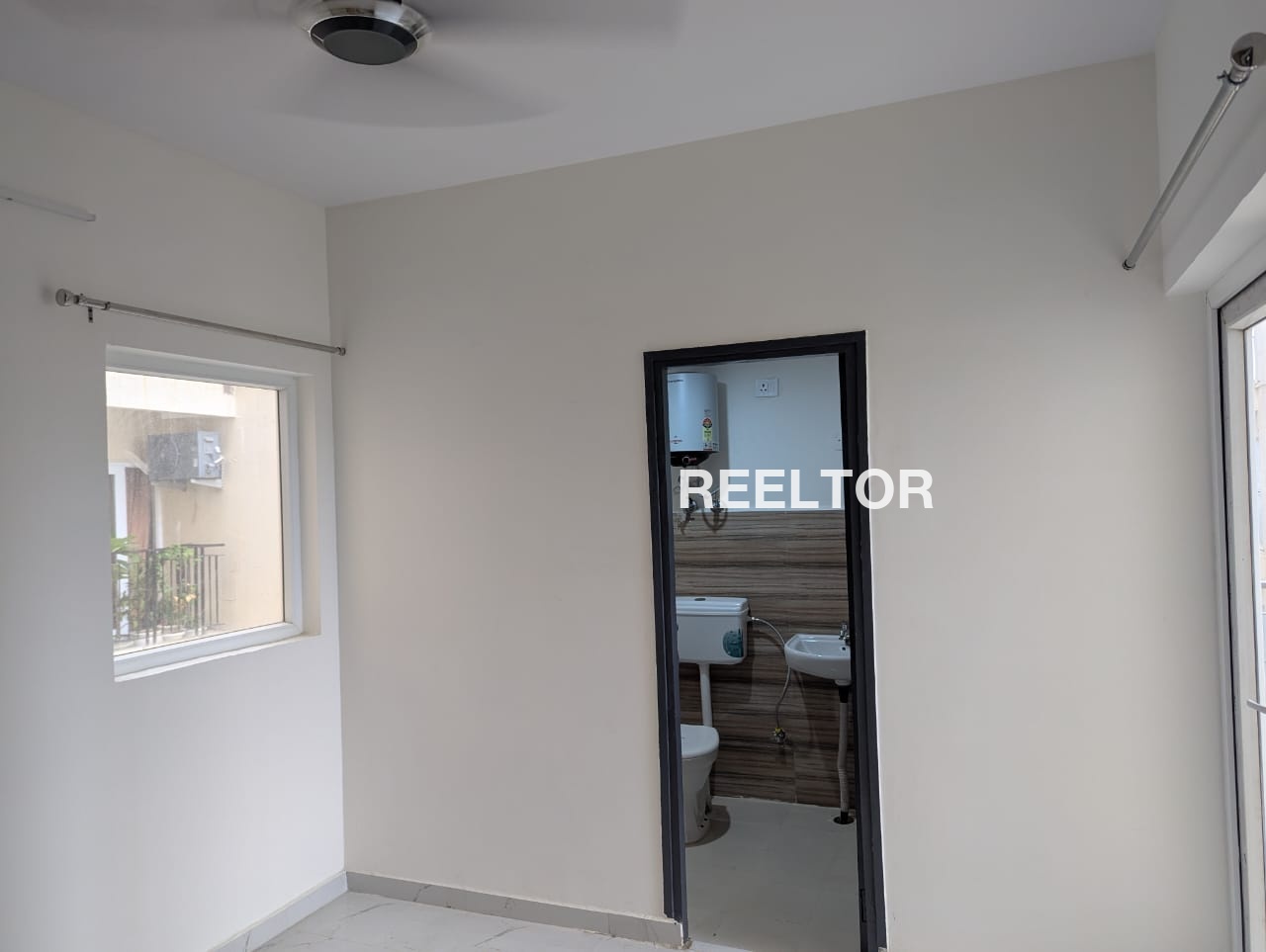 Flat For Rent In Azad Market Huzur