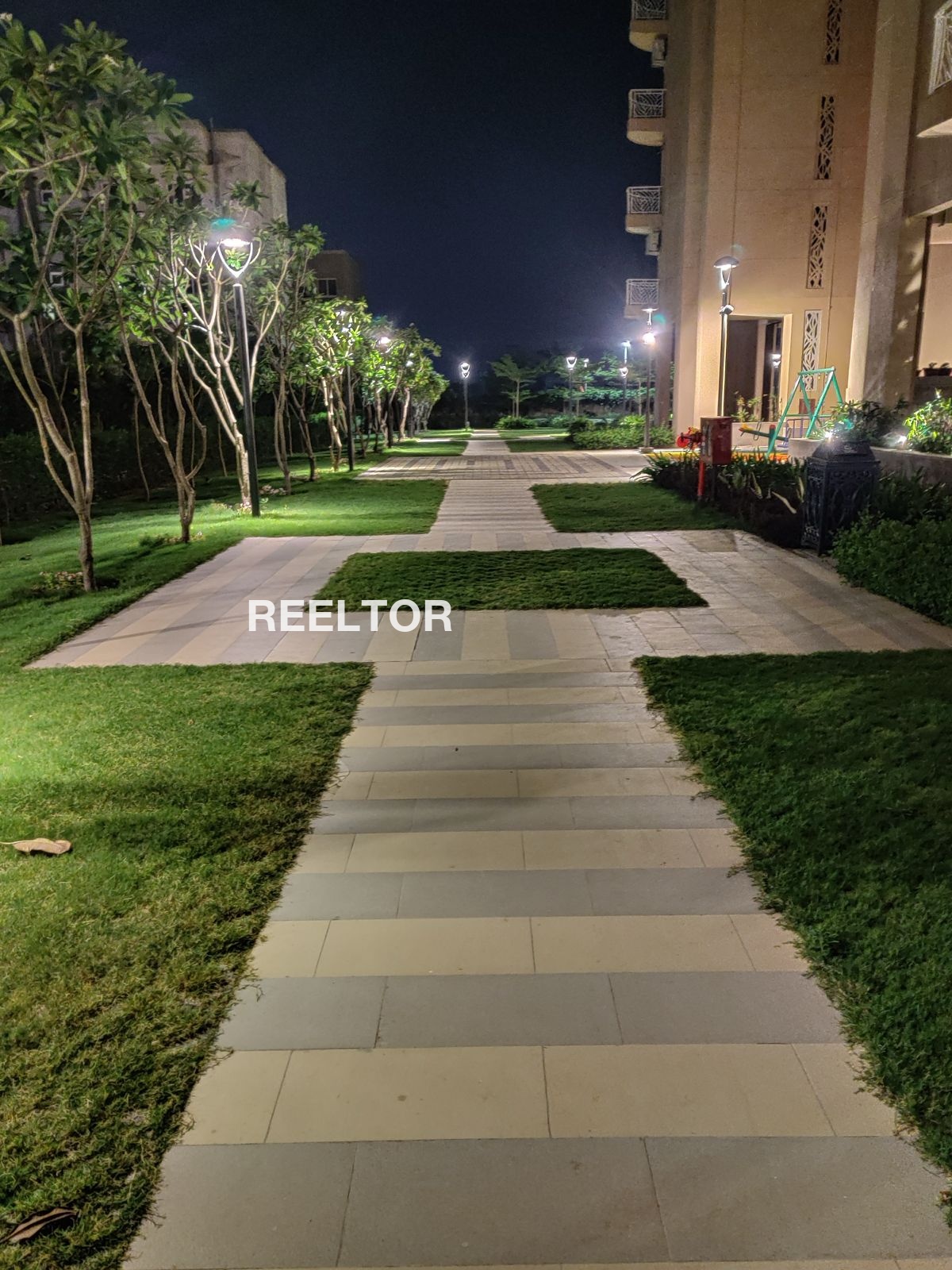 Flat For Sale In Khajjukhedi Maakdon