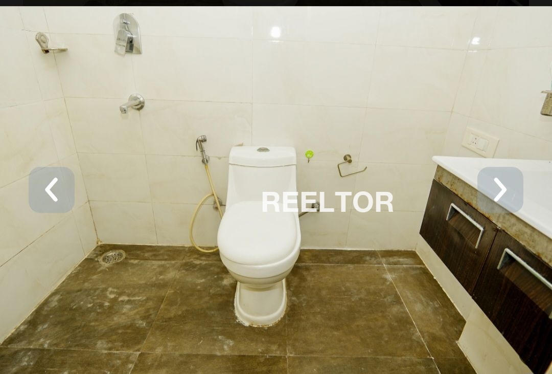 Flat For Rent In Maharajaganj Namkhana