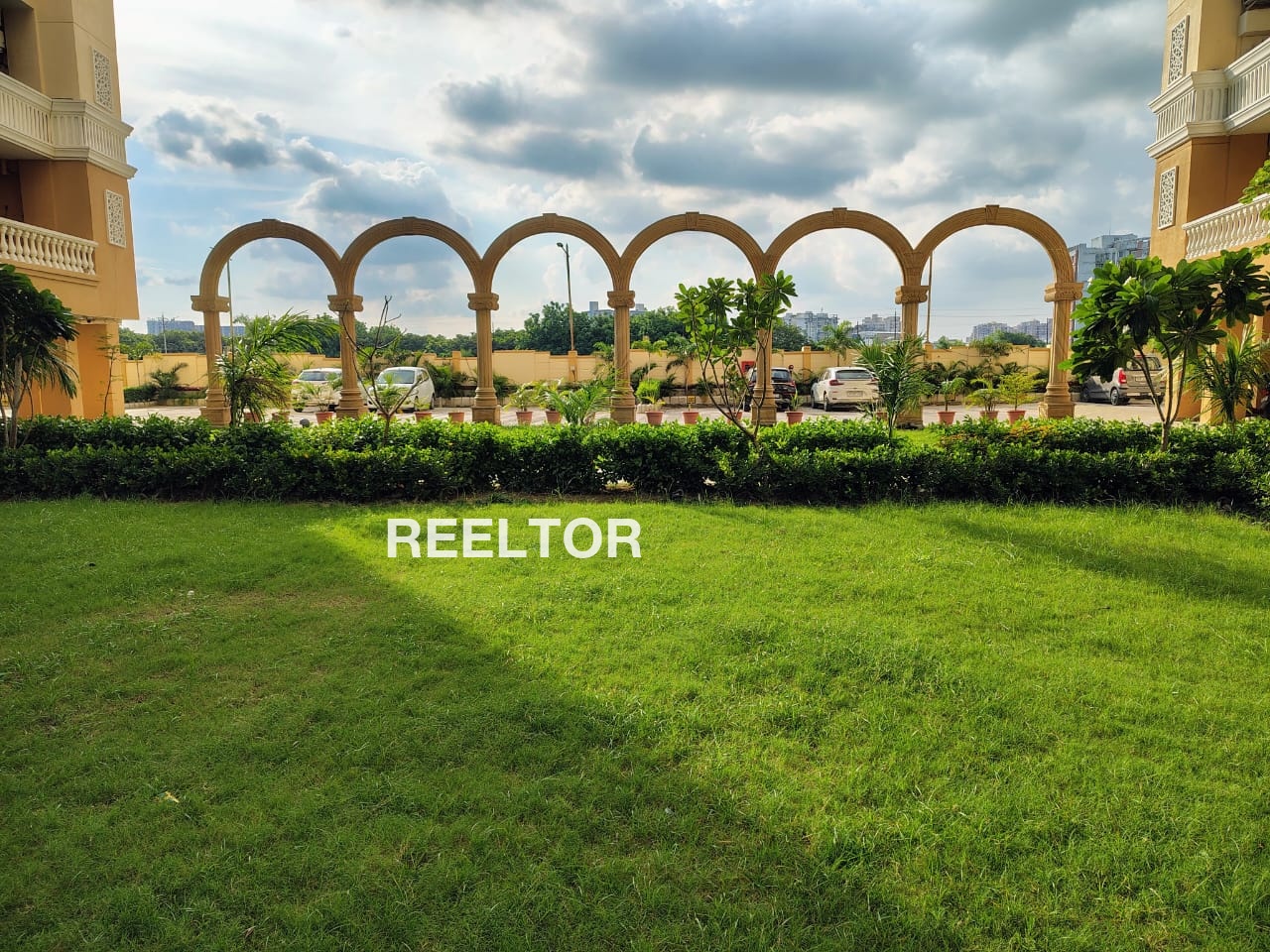 Flat For Sale In Kolkhata Majhgawan