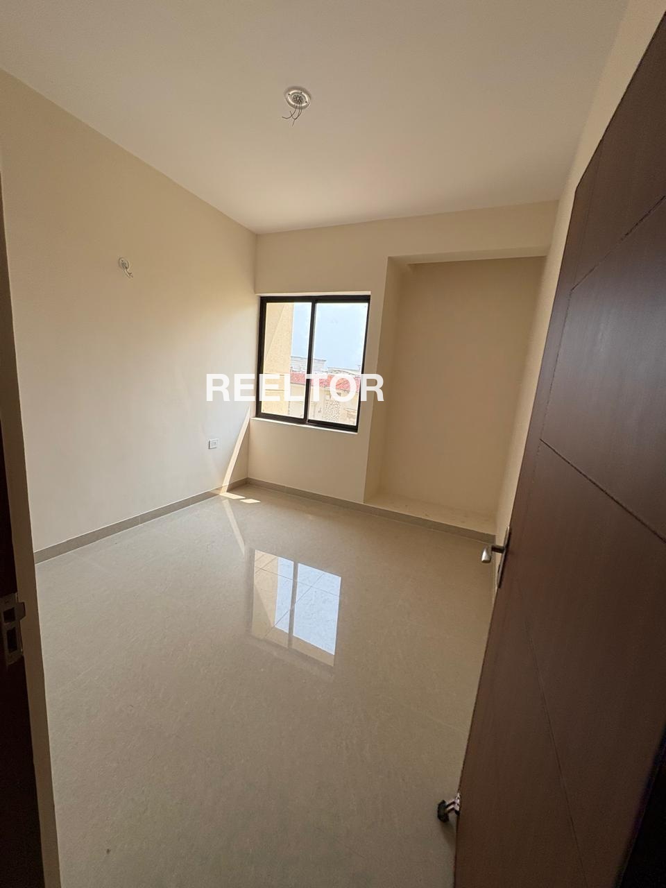 Flat For Rent In Sakara Bhikiasain