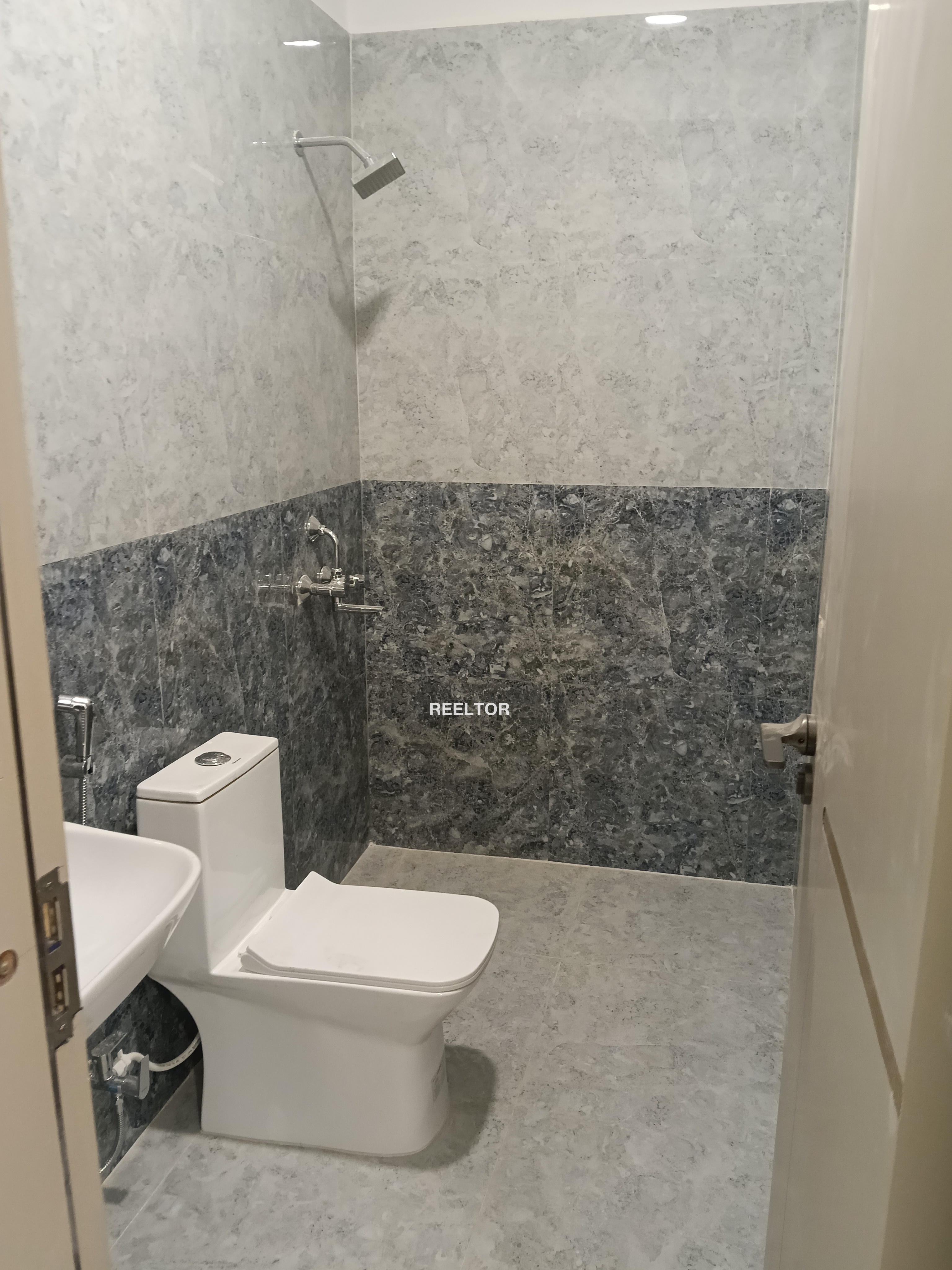 Flat For Sale In Chirayatni Joura