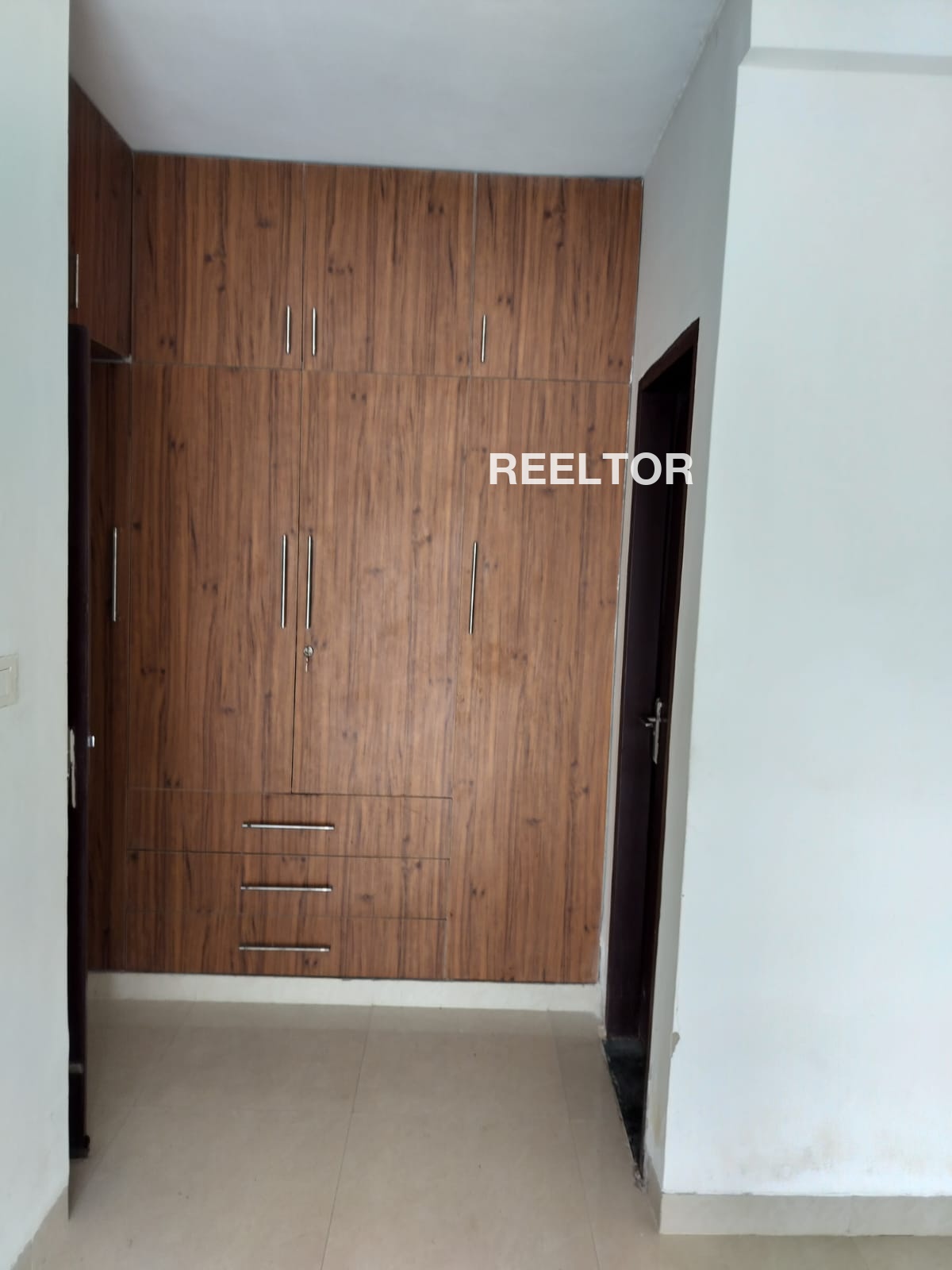 Flat For Sale In Thagiyar Banjar