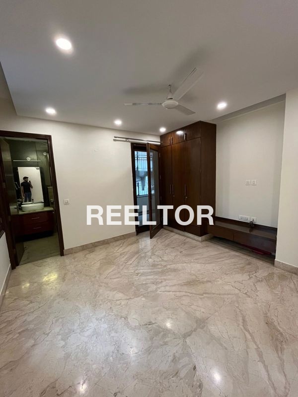 Flat For Rent In Maharajaganj Namkhana