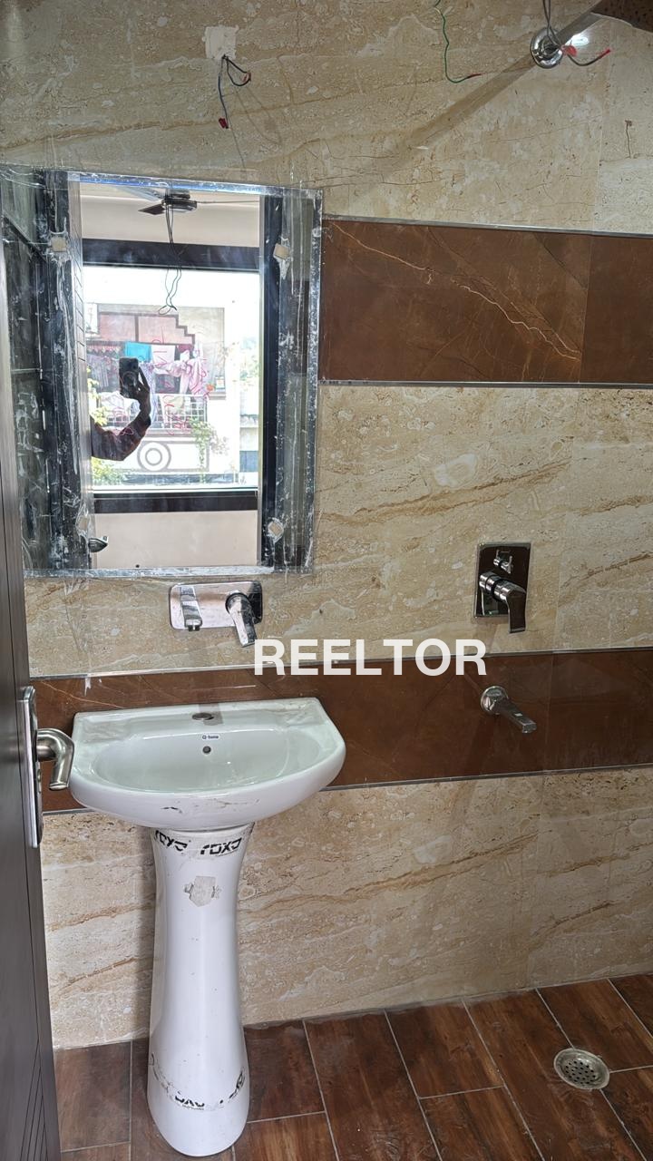 Flats In Arun Vihar Noida