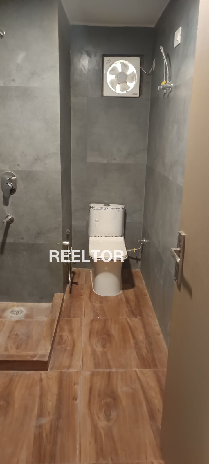 Flat For Sale In Nizamdin Wala Zira