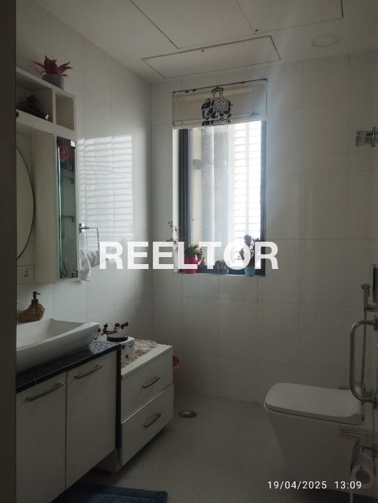 Flat For Sale In Kadarban Seoni