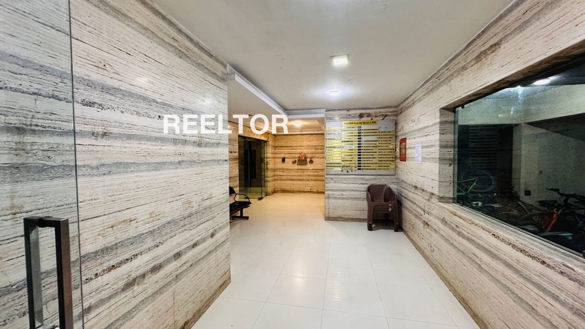 Flat For Sale In Larkipora Dooru