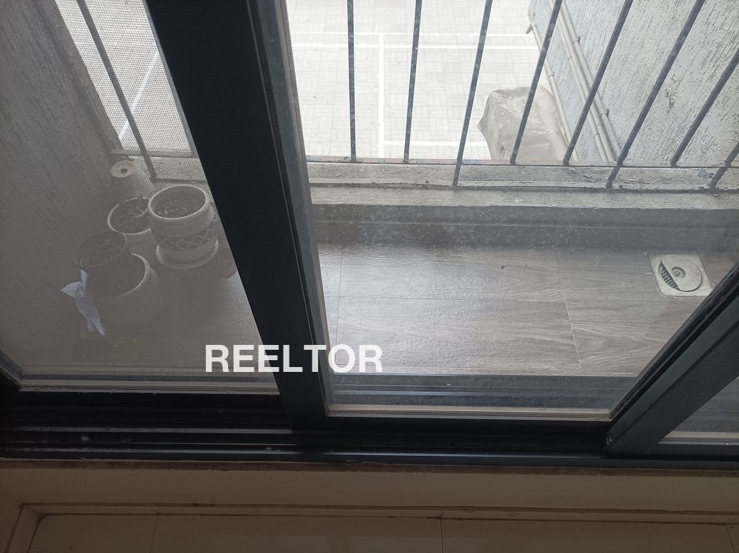 Flat For Sale In Larkipora Dooru