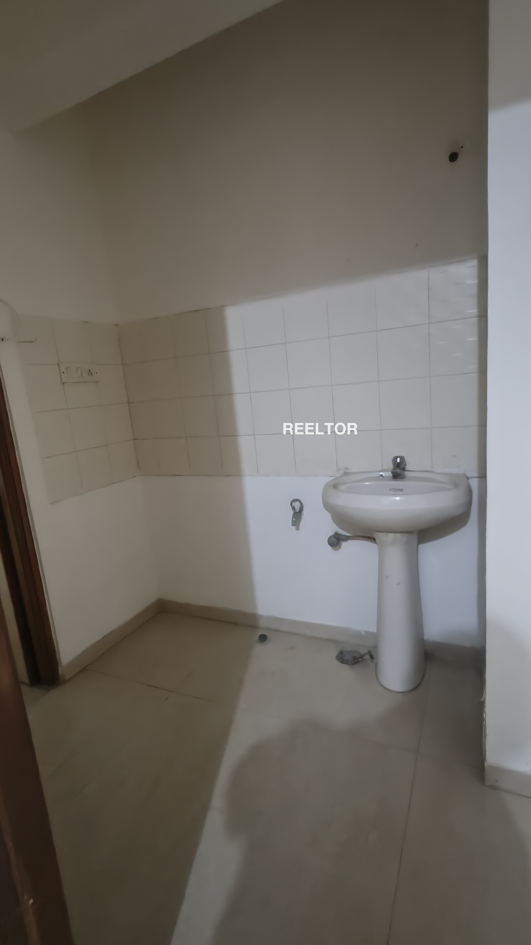 Flat For Sale In Nizamdin Wala Zira