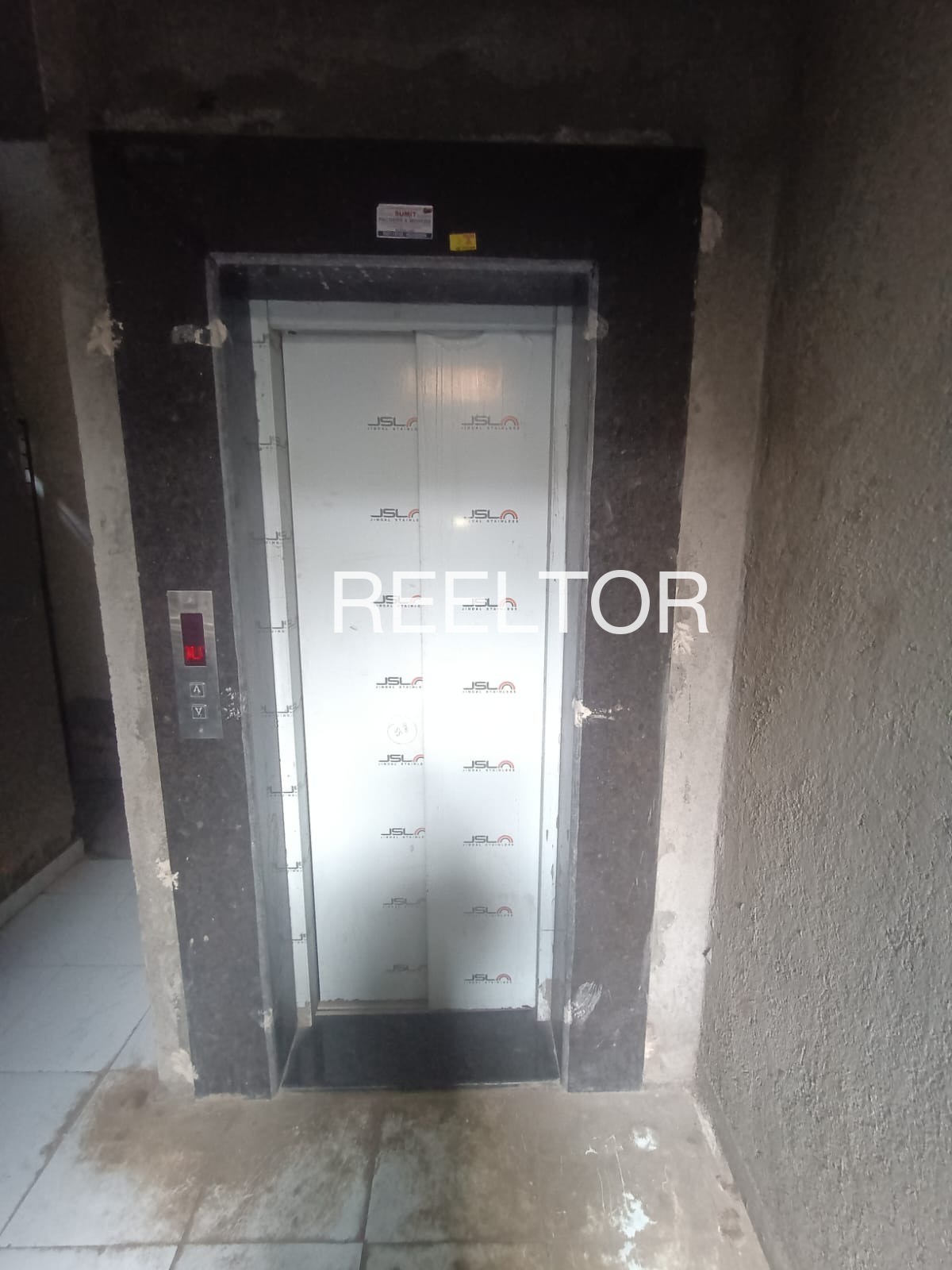 Office Space For Rent In Kozhichitta Colony Vellarikkundu