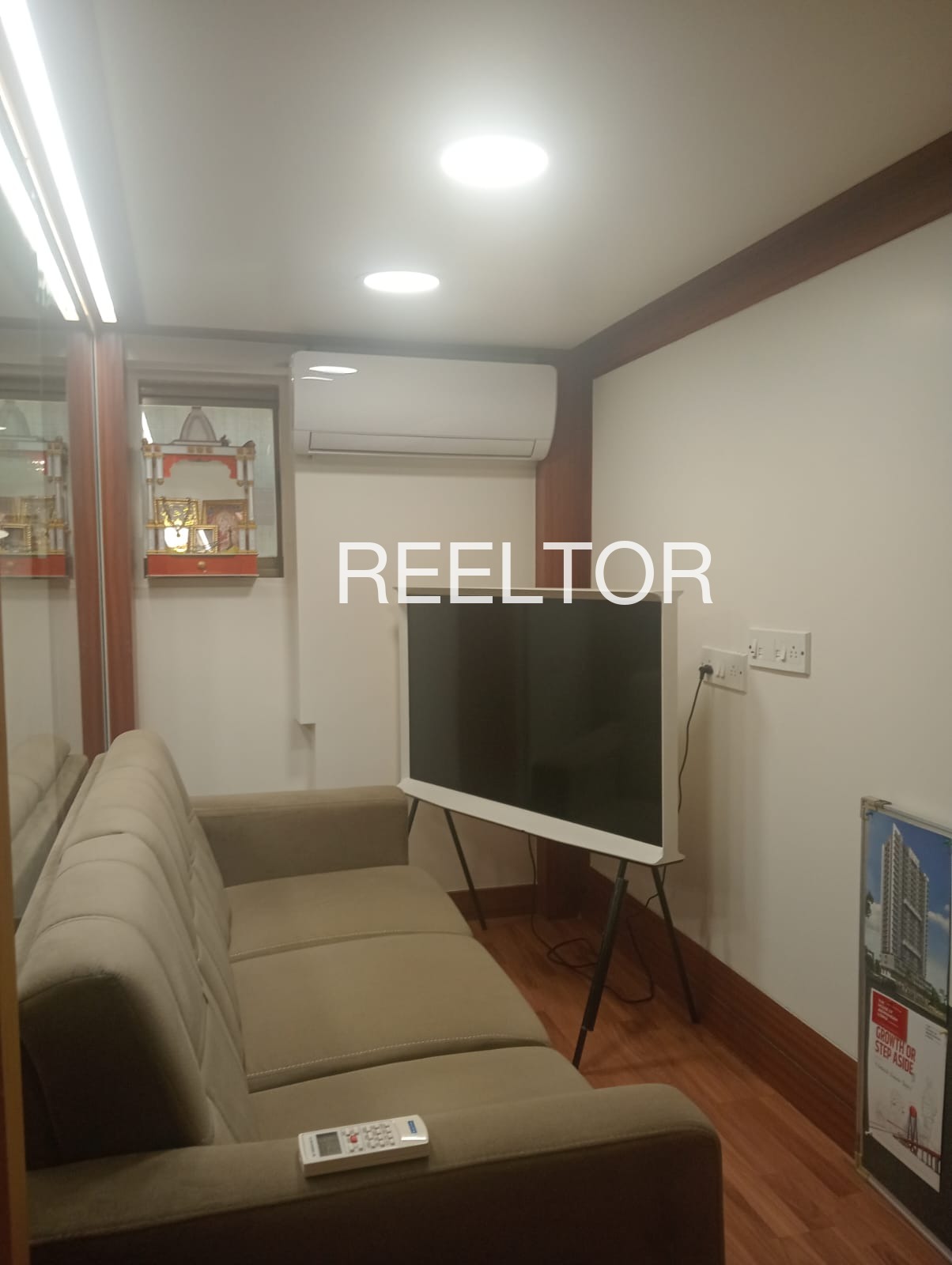 Office Space For Rent In Kozhichitta Colony Vellarikkundu