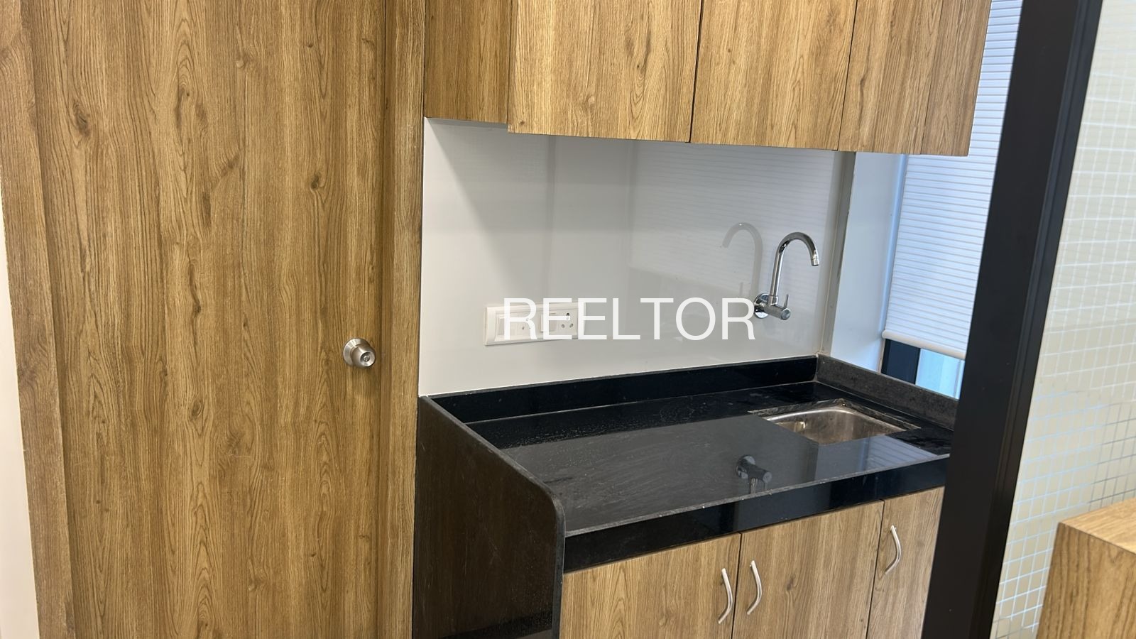 Office Space For Sale In Auranpur Maakdon