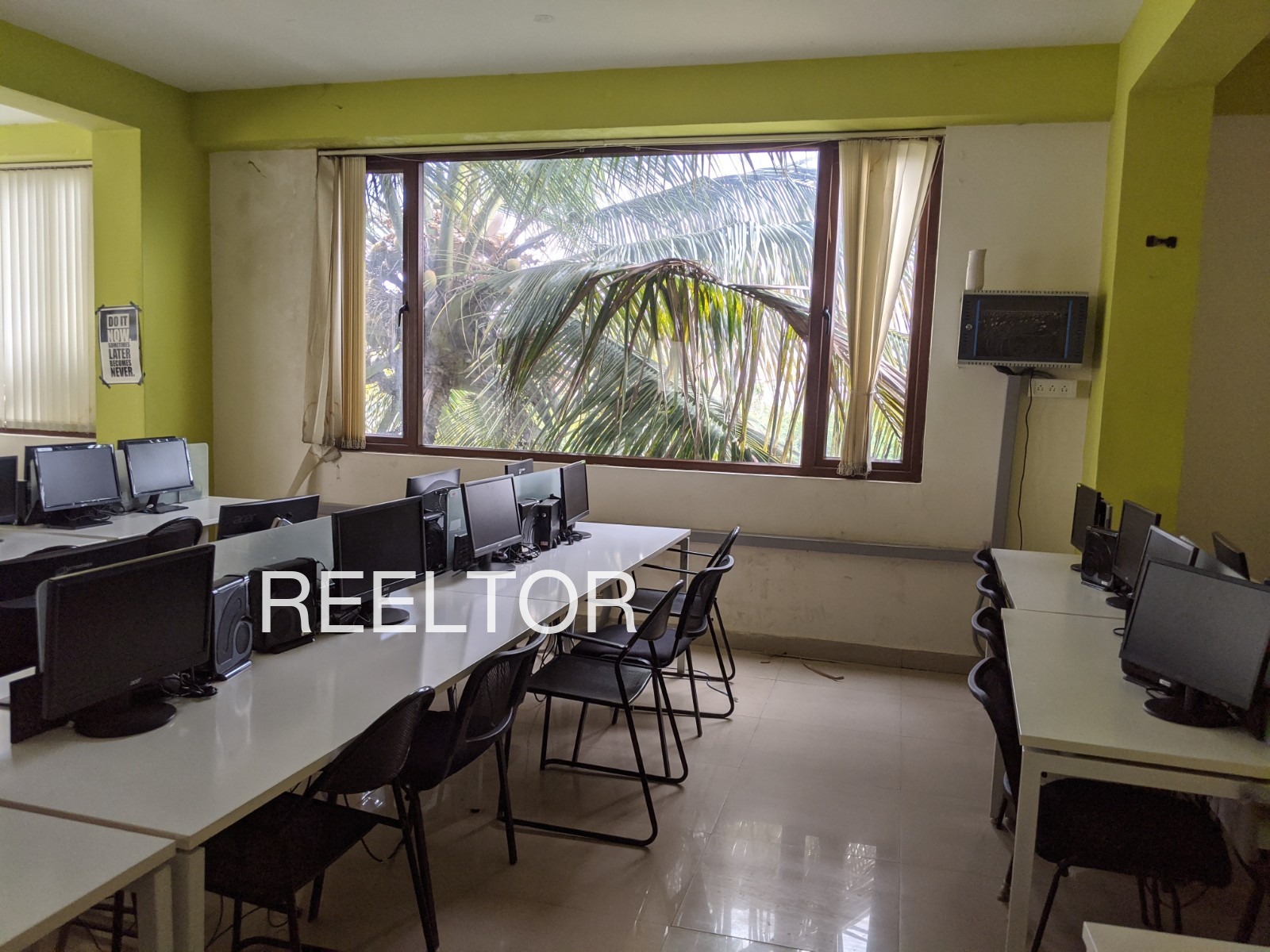 Office Space For Sale In Jhukar Hoj Sironj