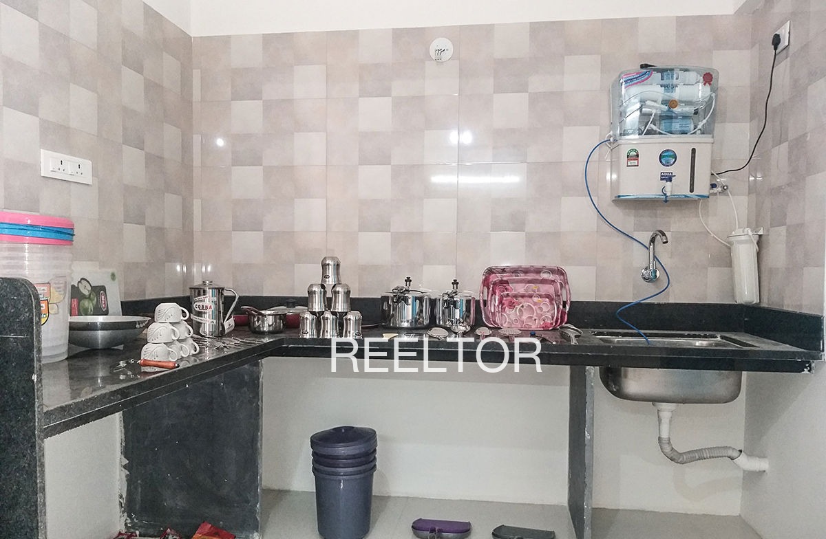 Pg For Rent In Pooni Nipani Kuhi