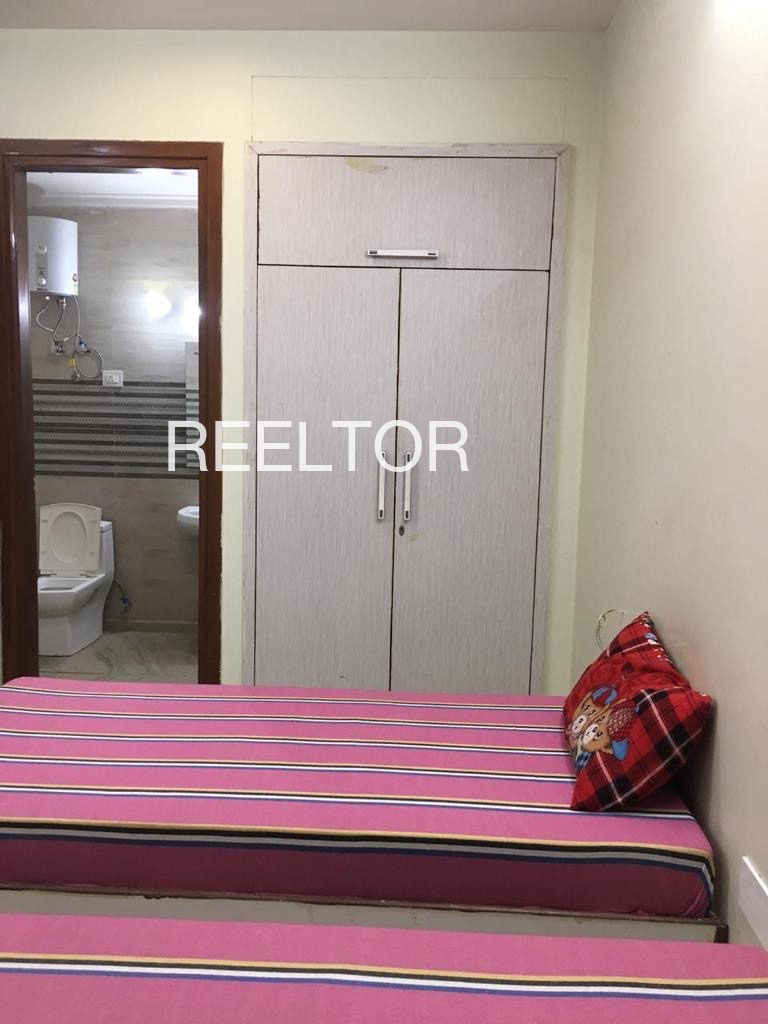 Pg For Rent In Vadukkumedu Kulithalai