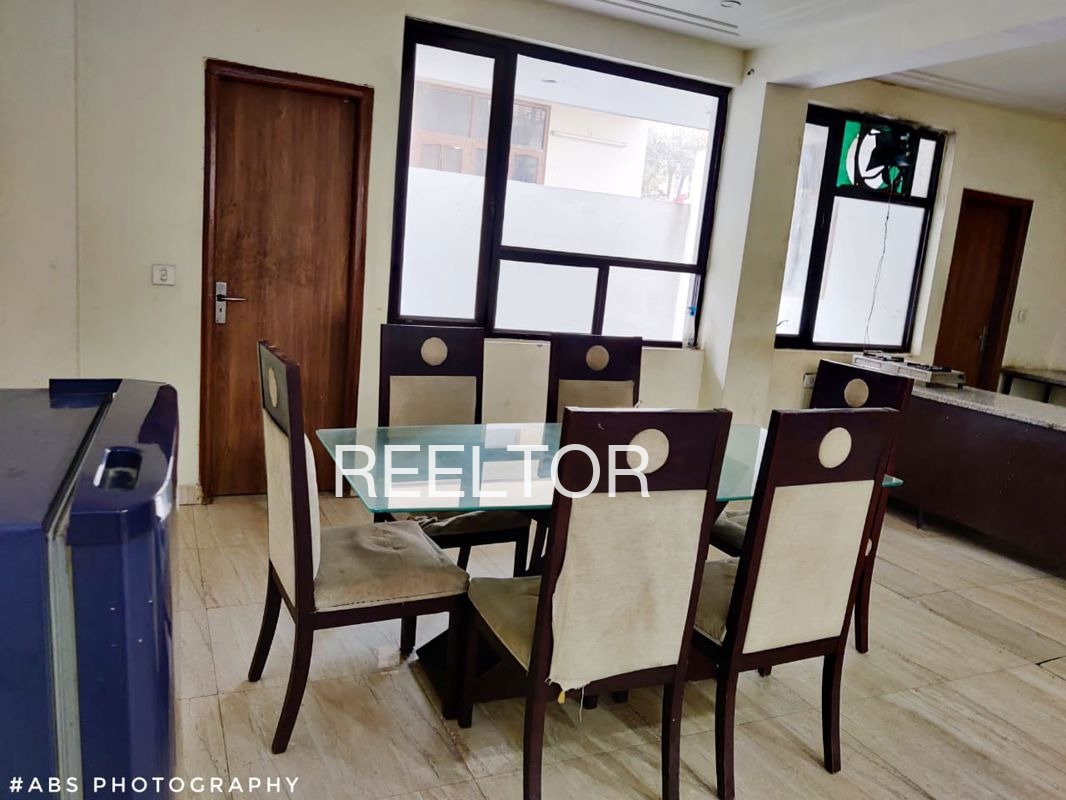 Pg For Rent In Patalpur Berasia