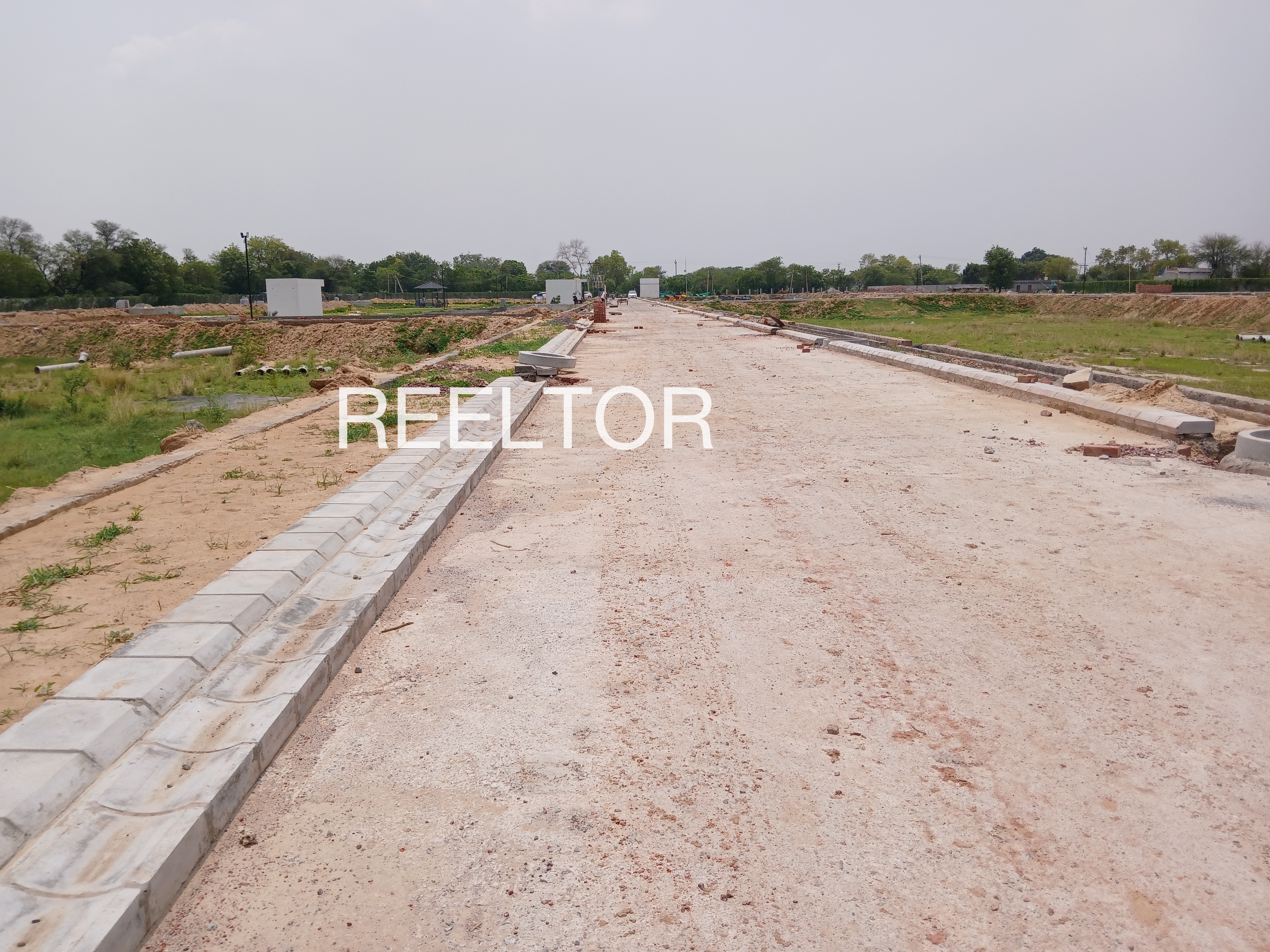 Plots For Sale In Chhapryai Berasia
