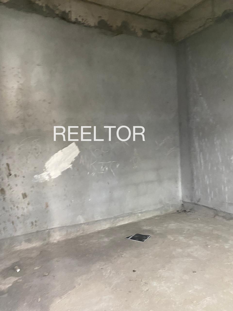 Showroom For Sale In Vannancheri Arani