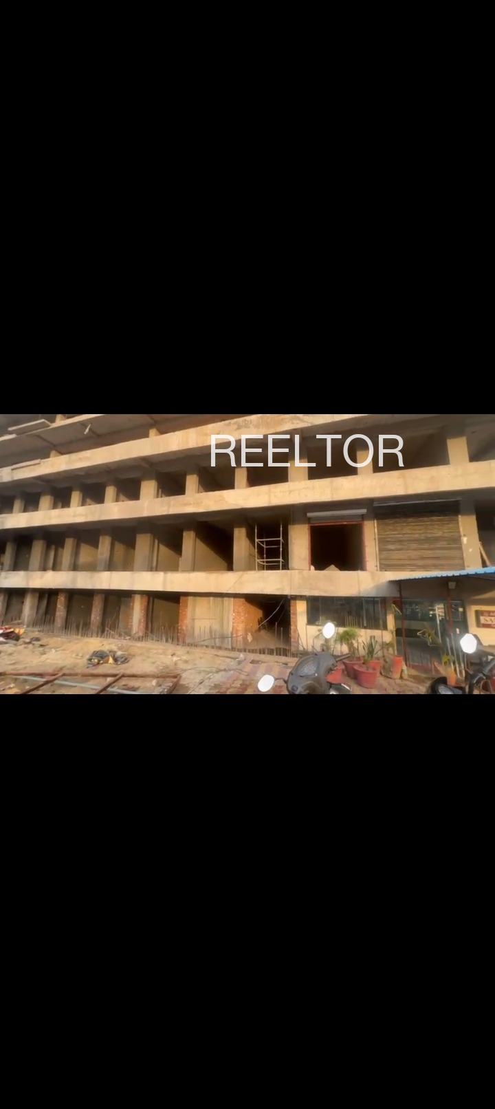 Showroom For Sale In Chamra Kundal Lateri