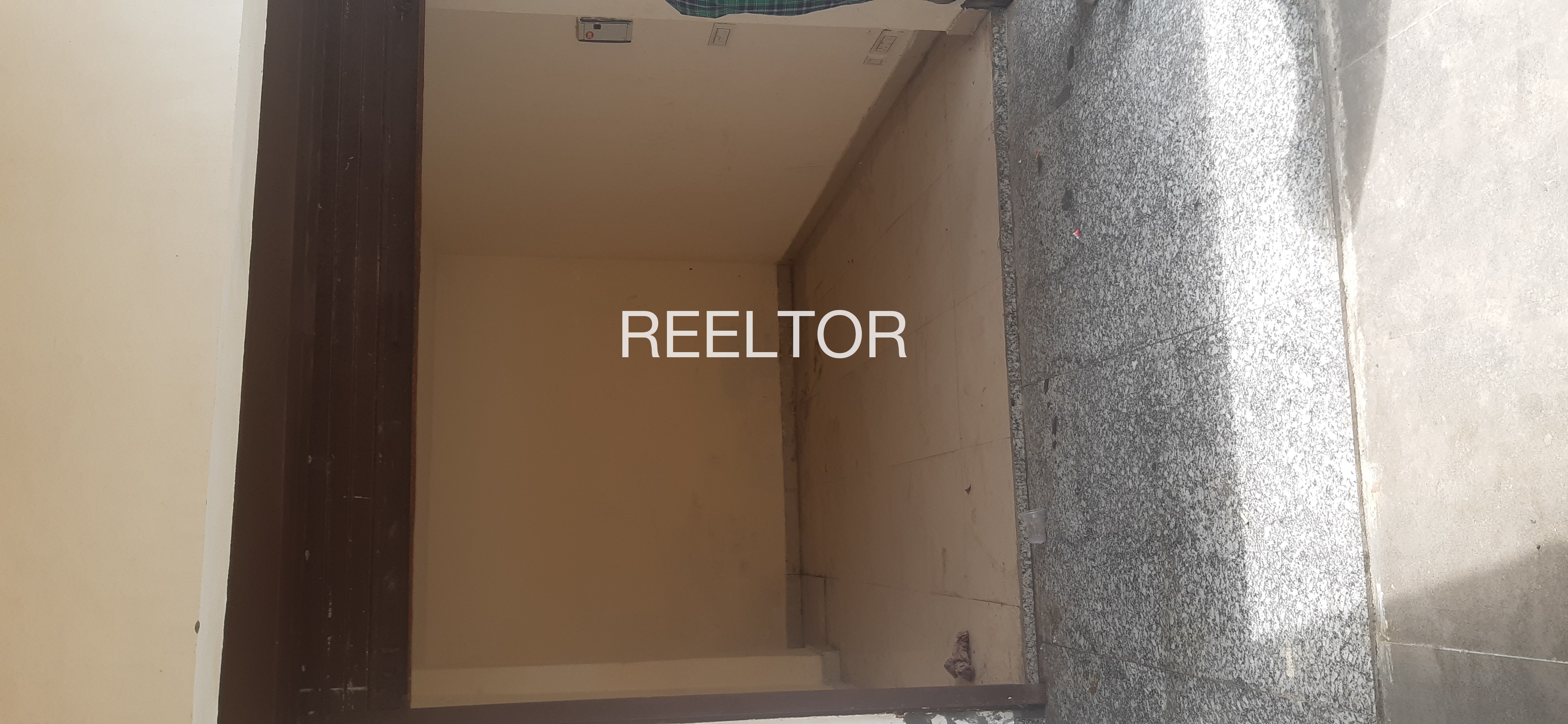 Showroom For Sale In Chooppala Karakagudem