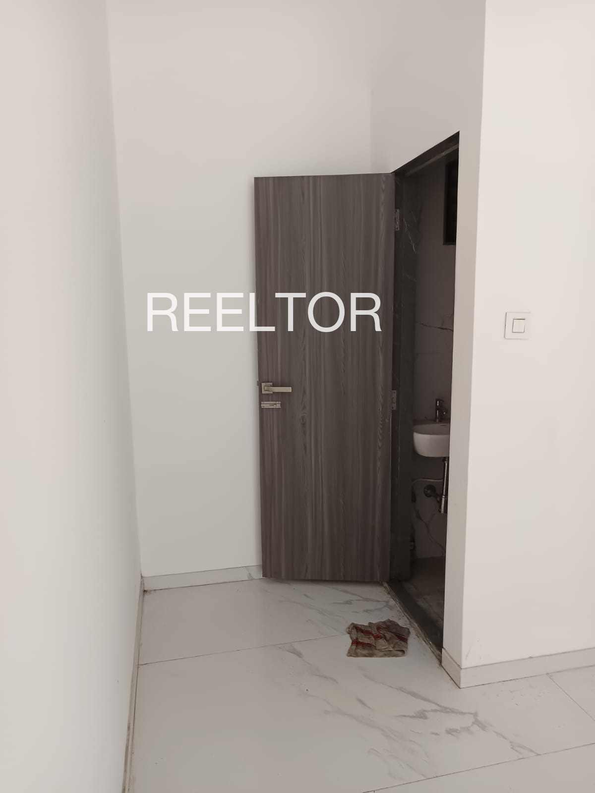 Showroom For Sale In Beri Mahendragarh