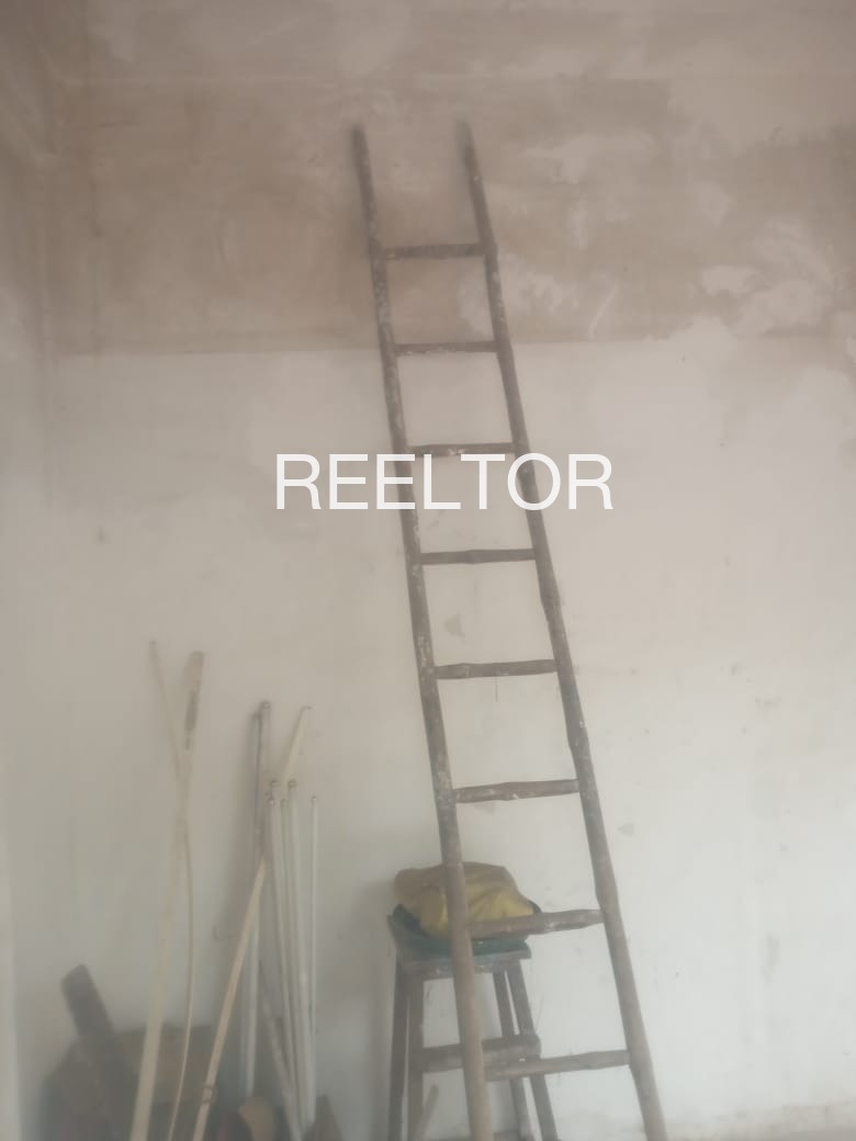 Showroom For Sale In Ariyenbror Kokernag