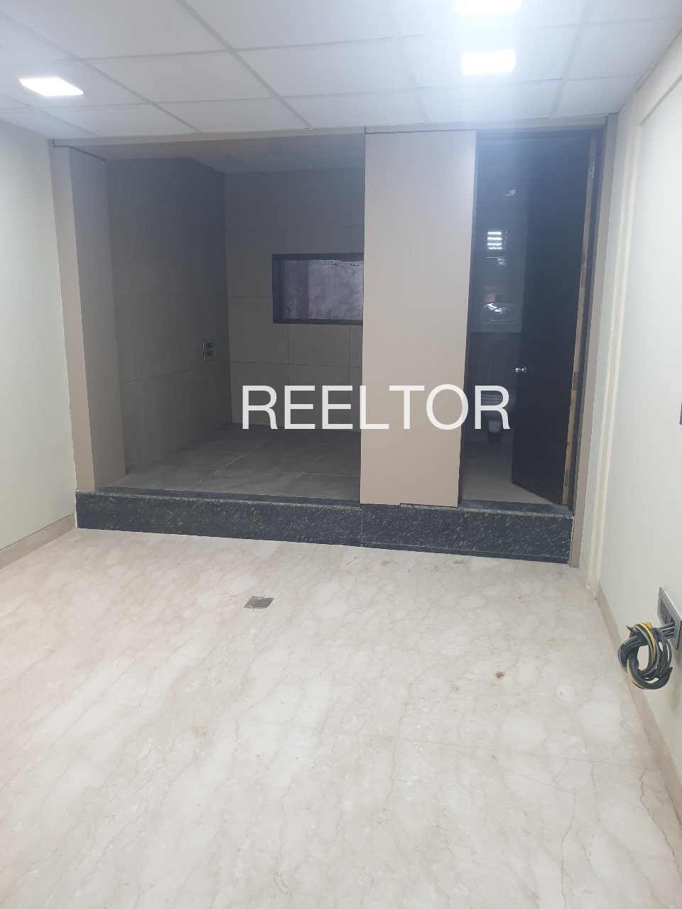 Showroom For Rent In Dopur Bassi