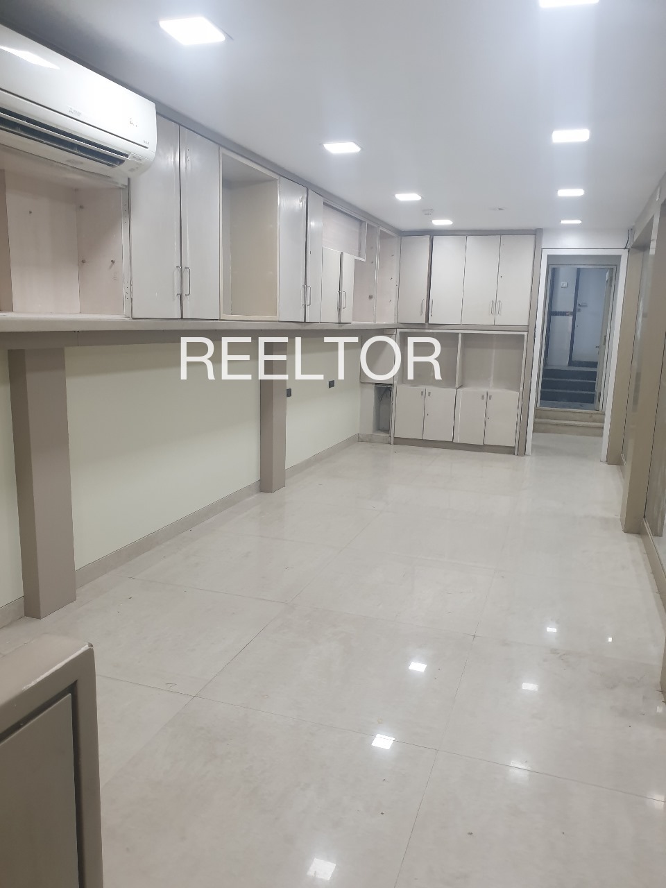 Showroom For Rent In Kundai Vallabhnagar