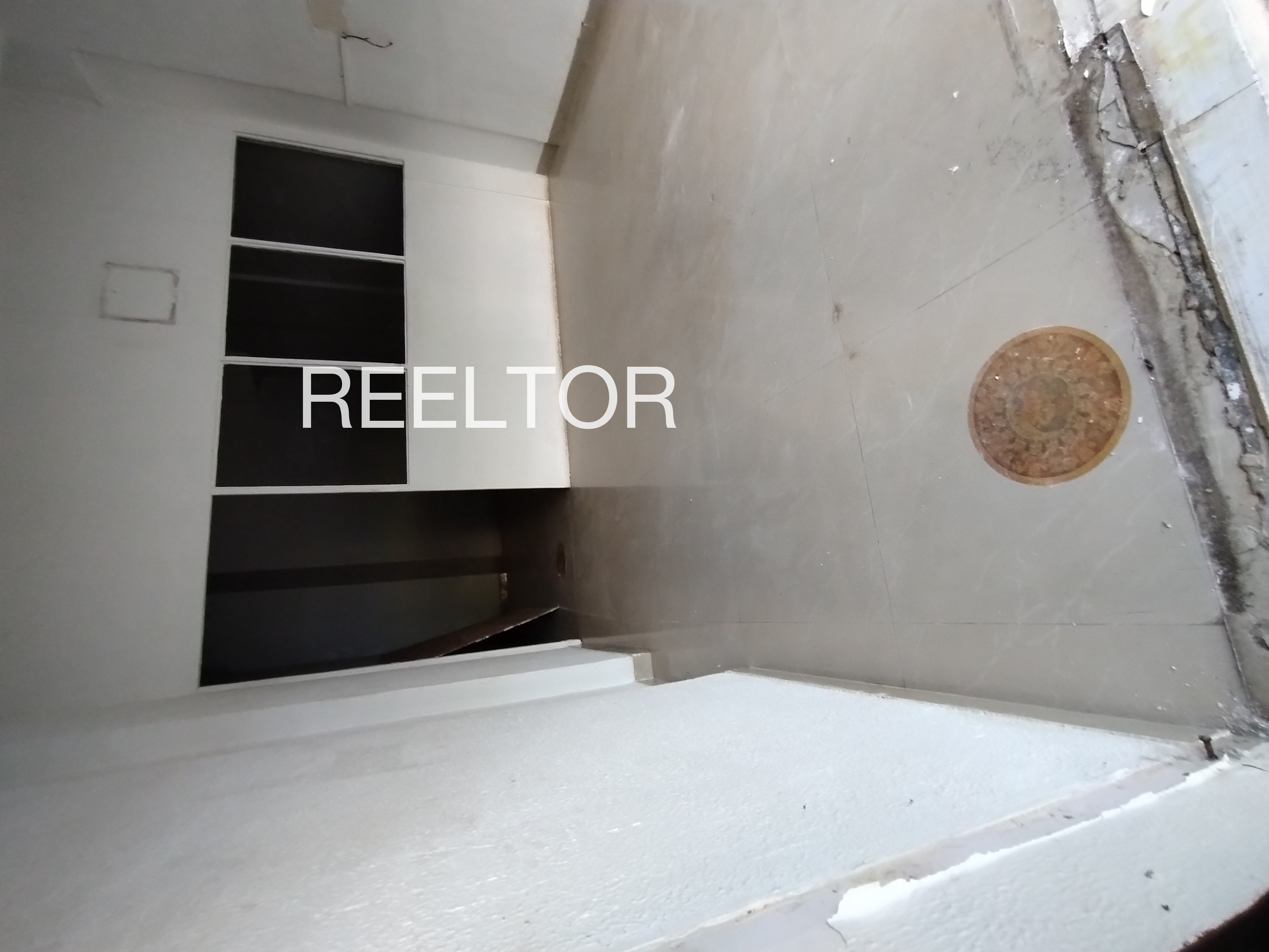 Showroom For Sale In Rataura Garud
