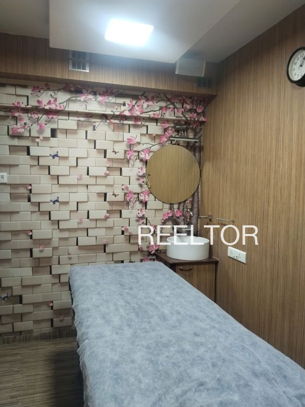 Showroom For Sale In Bhadbhada Huzur
