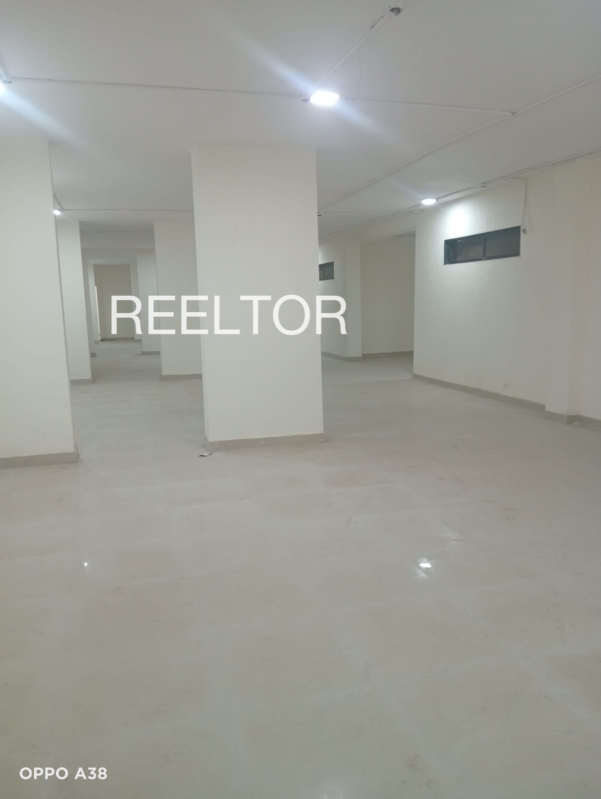 Showroom For Rent In Sangondahalli Mulubagilu