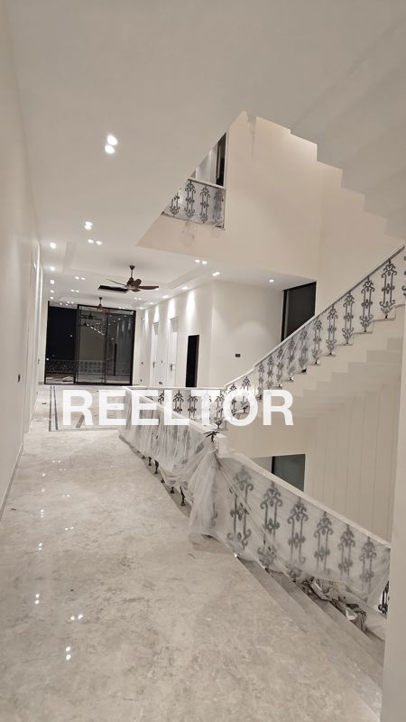 Shop For Sale In District Centre Janakpuri