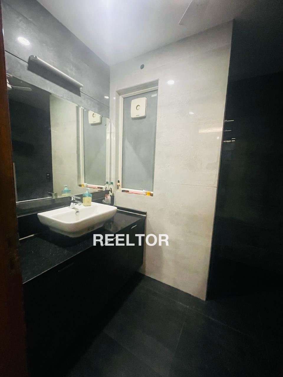 Villa For Sale In Patharkathi Lakhnadon