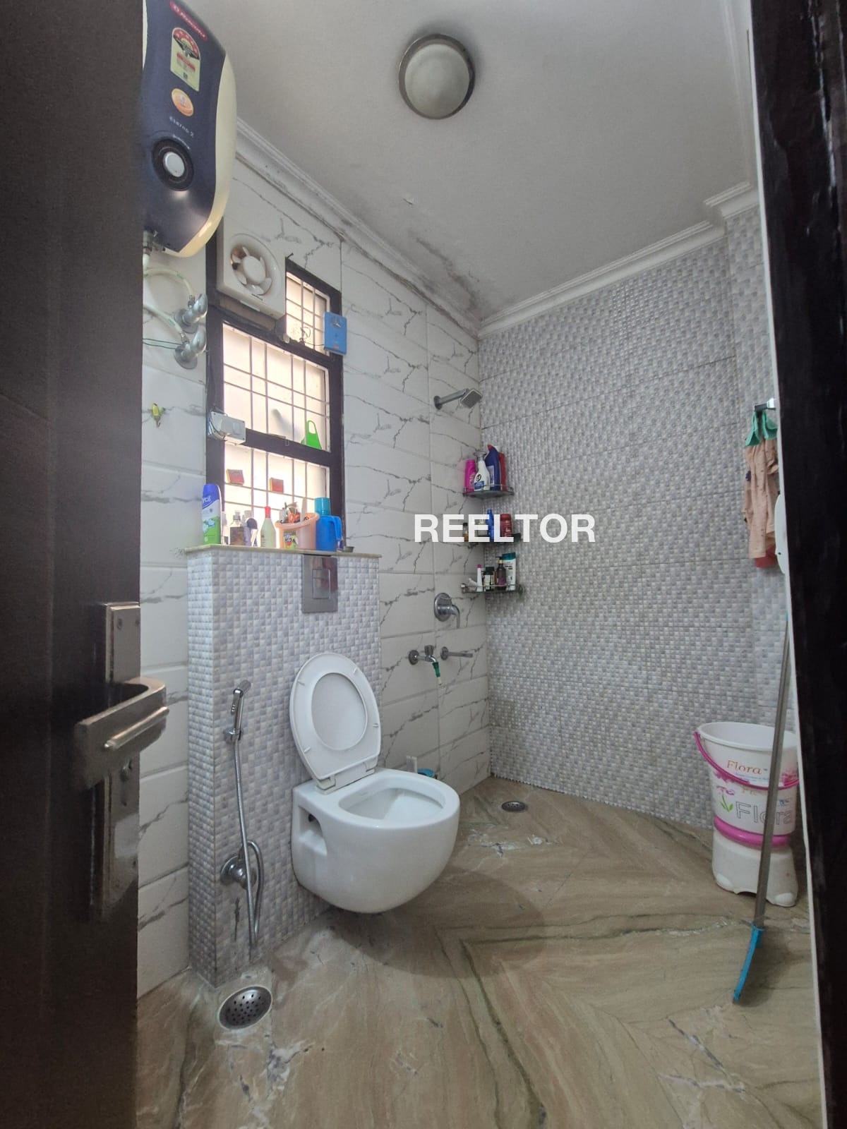 Villa For Rent In Haiderpur Saraswati Vihar