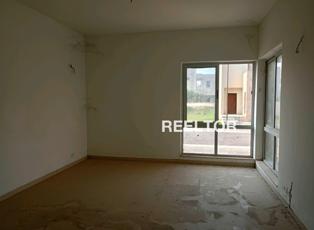 Shop For Rent In Geeta Colony Delhi