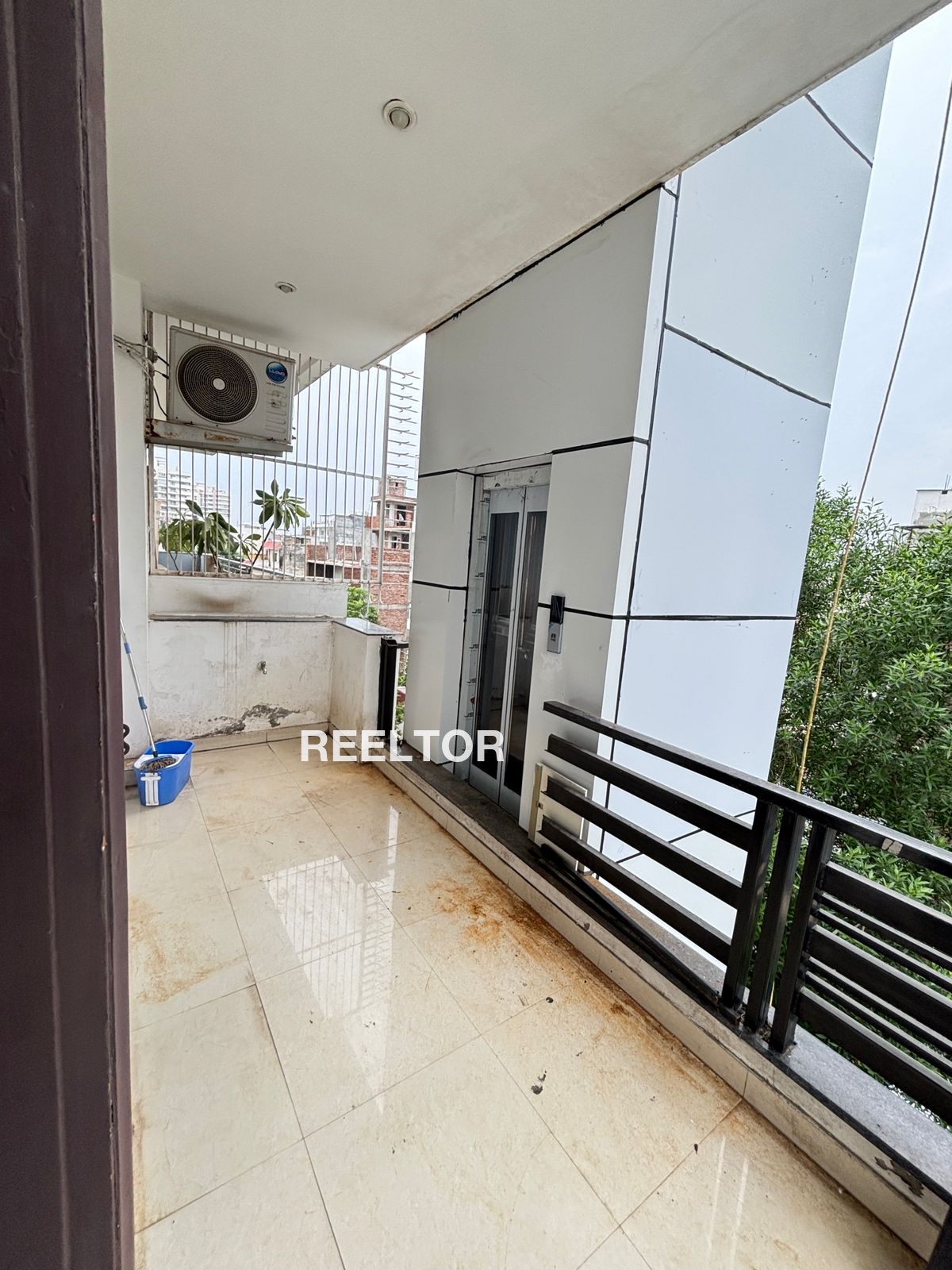 Floor For Sale In Palam Vihar Gurgaon