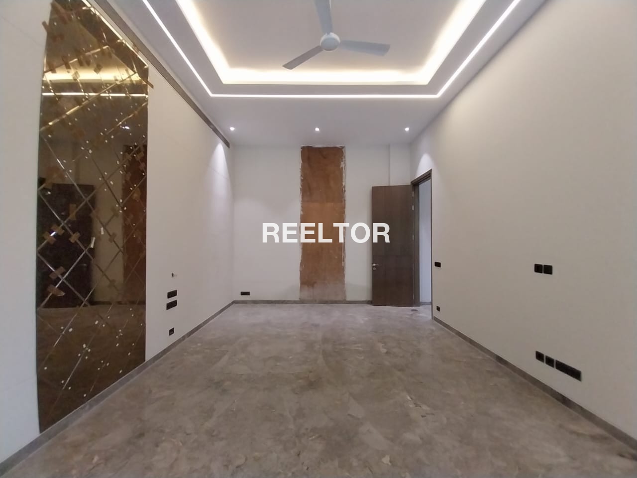 Shop For Sale In Navjeevan Vihar Hauz Khas