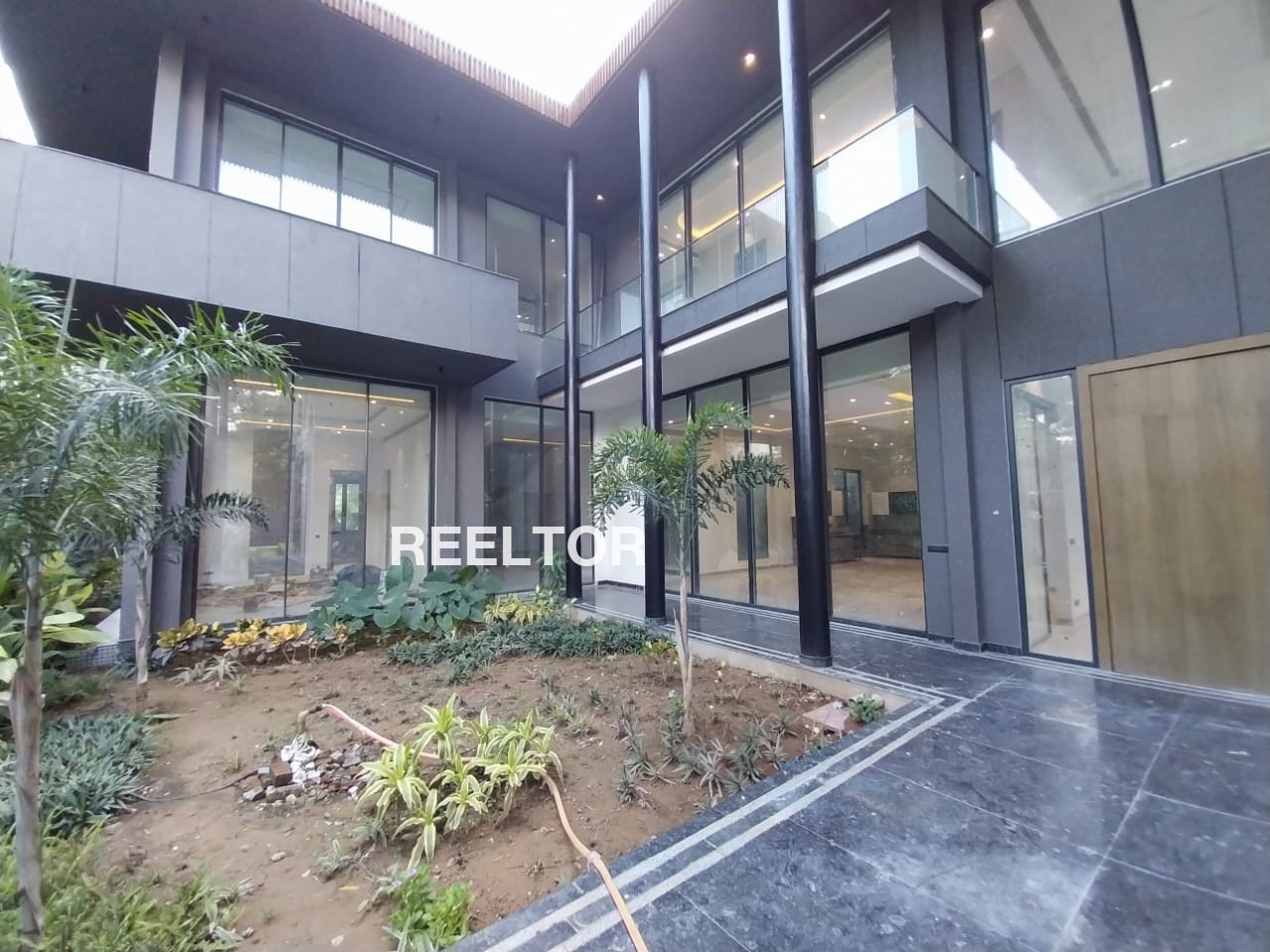 Villa For Sale In Navegaon Mal Chamorshi