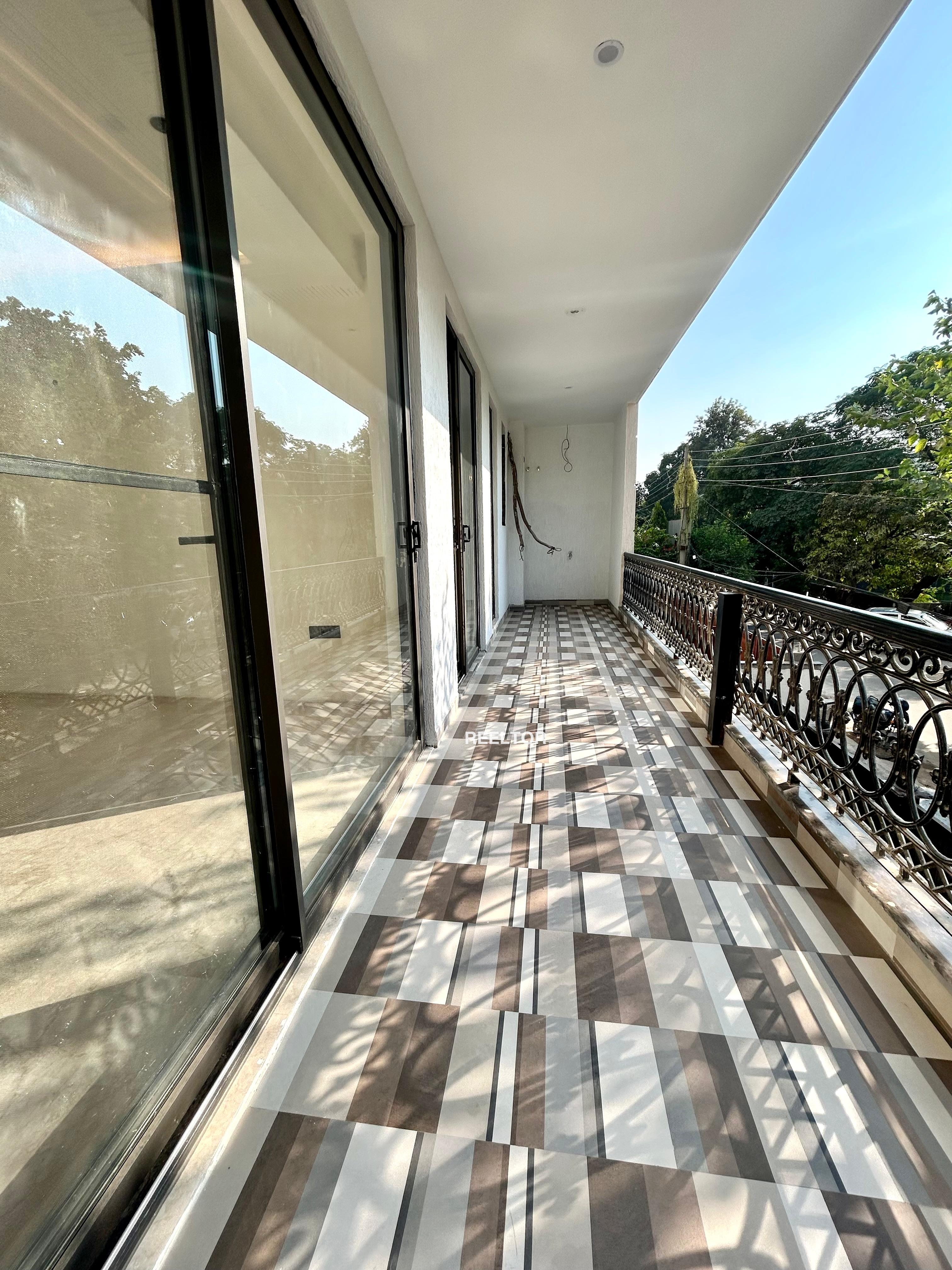 Villa For Rent In Gaur City Dadri