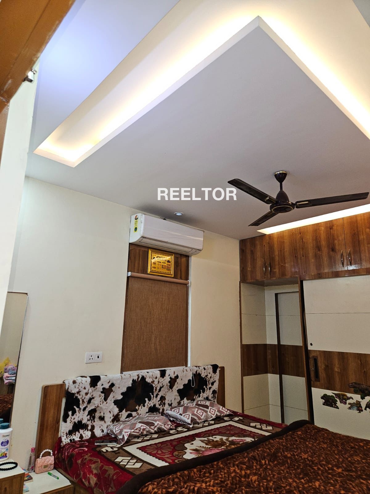 Villa For Rent In Navegaon Loriairi Sindewahi